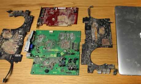 edvard-snouden-macbook-pro-smashed