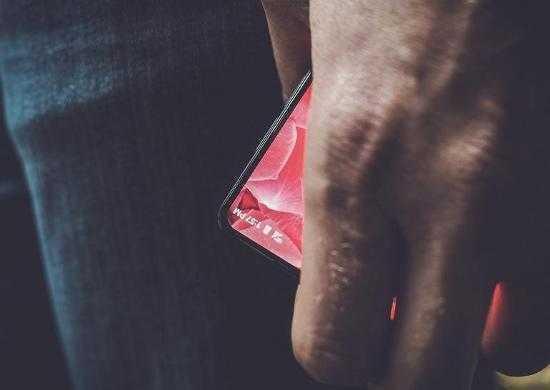 Эрик Шмидт подтвердил, что безрамочный смартфон Essential будет работать под управлением ОС Android