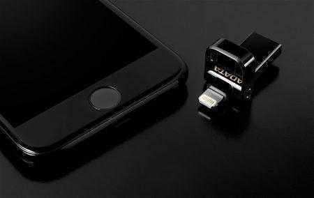ADATA представила специальную версию флеш-накопителя i-Memory AI920 для смартфона Apple iPhone 7 в цвете Jet Black