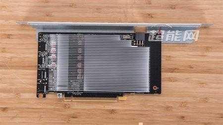 Фотографии специализированной видеокарты NVIDIA на GPU GP106, предназначенной для добытчиков криптовалют