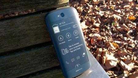 Стали известны технические характеристики китайского смартфона YotaPhone 3