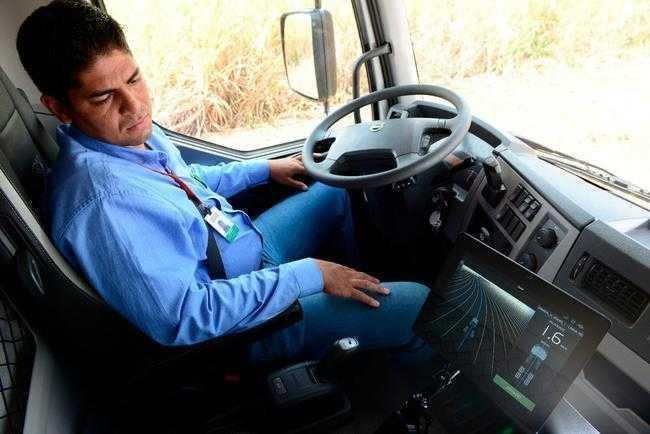 https://img.newatlas.com/volvo-steering-truck-1.jpg?auto=format%2Ccompress&fit=max&h=670&q=60&w=1000&s=7d116f087c86222ad0dce15f9eb6cf60