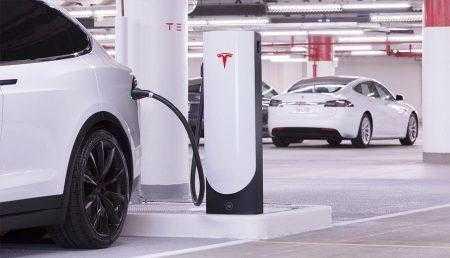 Tesla начнет устанавливать новые компактные скоростные зарядки City Supercharger в центре крупных городов