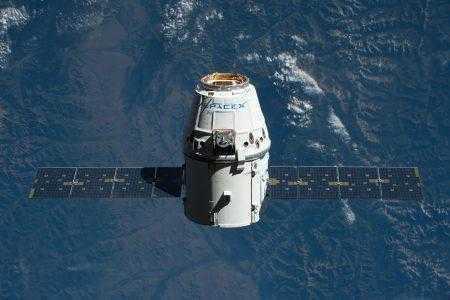 Космический корабль SpaceX Dragon после повторного полета успешно вернулся с МКС