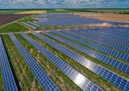 Компания Рината Ахметова «ДТЭК ВИЭ» ввела в эксплуатацию свою первую солнечную электростанцию «Трифановская СЭС» мощностью 10 МВт в Херсонской области