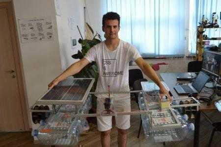 17-летний украинец создал робота для очистки рек от мусора Riveroni, питающегося от солнечной энергии