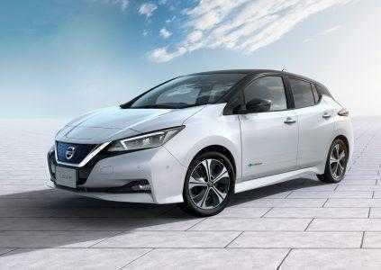 Nissan Leaf 2018 представлен официально: аэродинамический дизайн, электродвигатель 110 кВт, батарея 40 кВтч, запас хода 240 км и цена от $29,9 тыс.