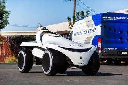 Knightscope K7 — новый охранный робот в формате футуристичного багги, способный разворачиваться на месте и передвигаться боком