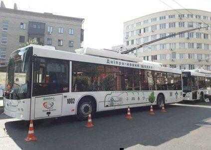 В Украине выпустили новые троллейбусы «Дніпро Т-203» с запасом автономного хода до 15-20 км