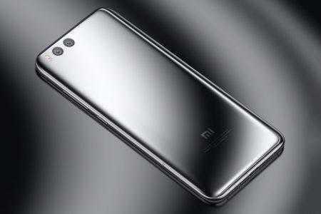 Производство Xiaomi Mi 7 со стеклянным корпусом и поддержкой беспроводной зарядки начнется в феврале