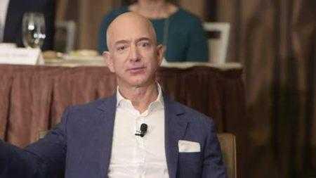Глава Amazon уже не знает, куда потратить свои миллиарды